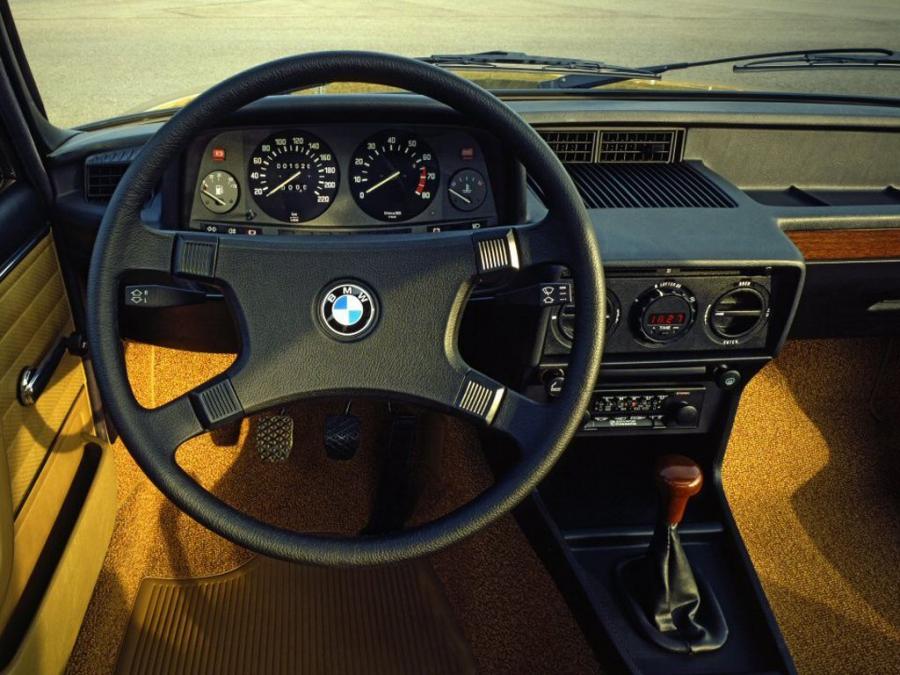  BMW 525 Sedan 1976 года  (фото 4 из 10)